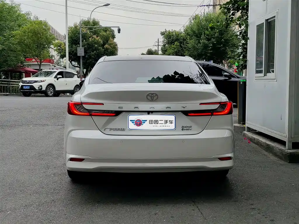 Toyota Camry 2024 Hybrid 2.0HG Premium Edition фото 5