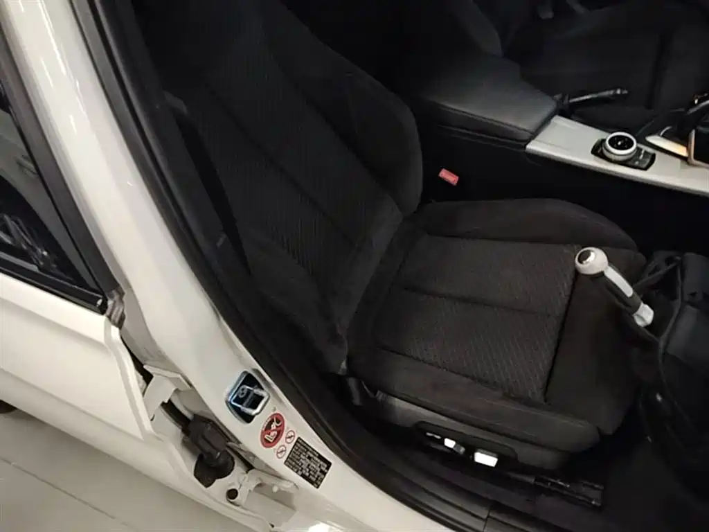 BMW 3 Series 2017 320i M Sport фото 25