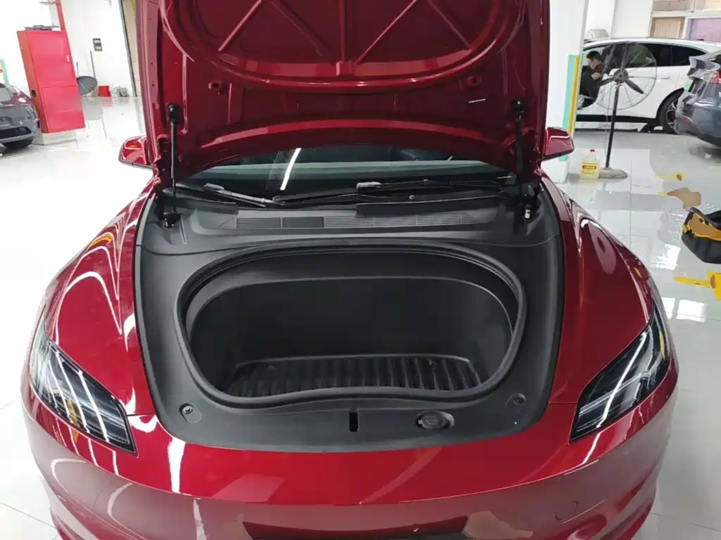 Фото 20 - Tesla Model 3