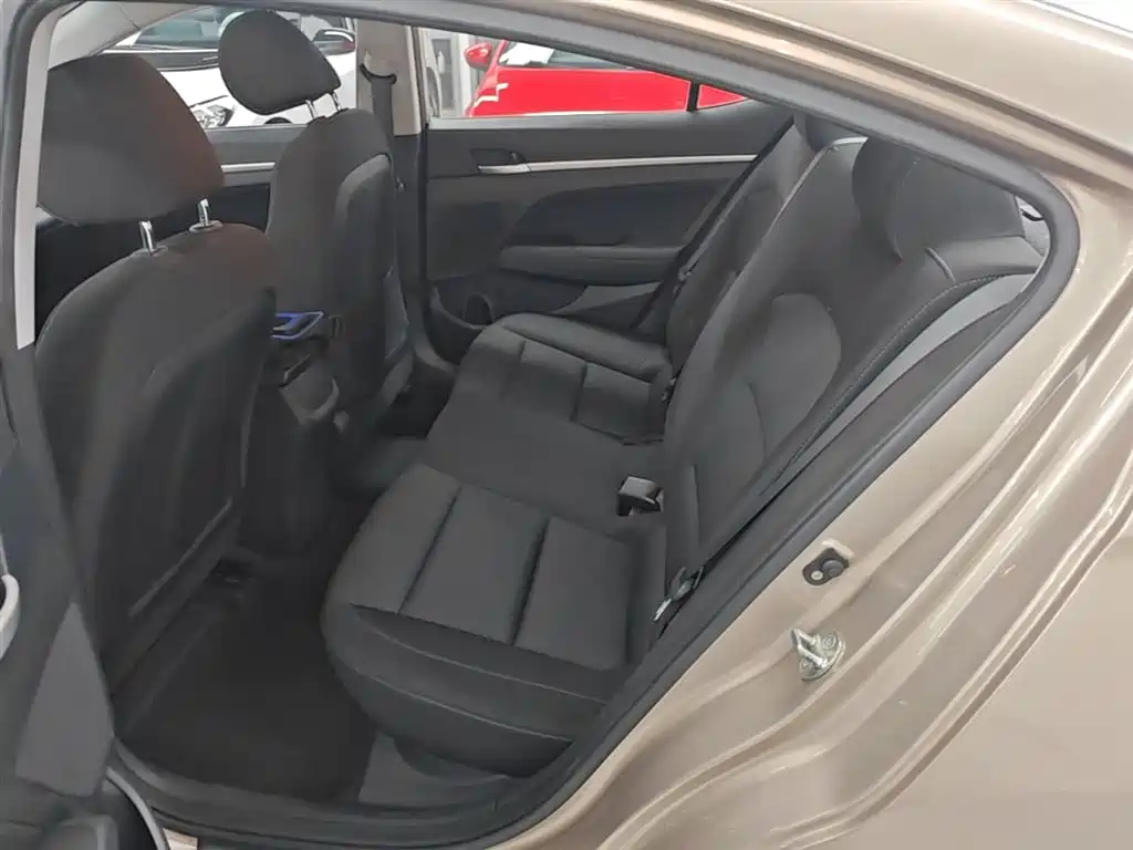 Hyundai Elantra 2016 Model 1.6L Automatic Smart Elite фото 20
