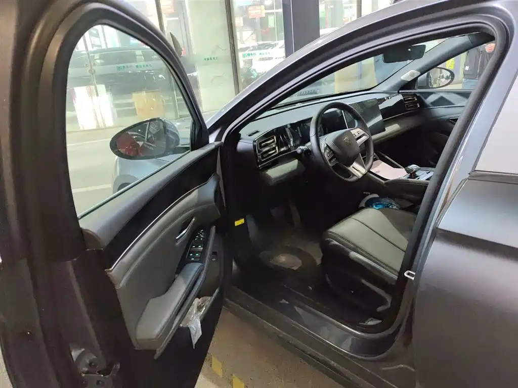 BYD Qin L 2024 DM-i 120KM Superior Edition фото 16