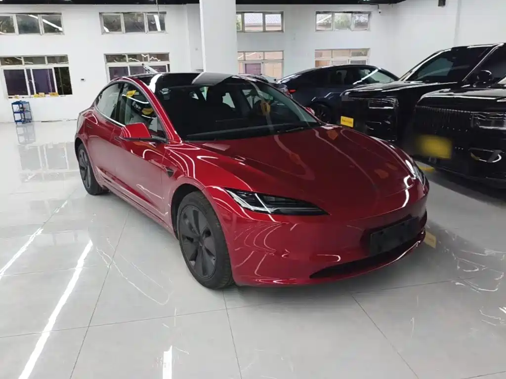 Фото 4 - Tesla Model 3