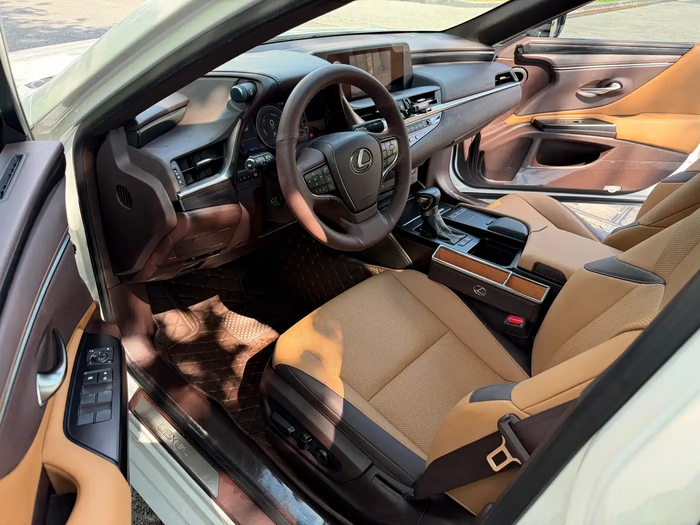 Lexus ES 2020 Model 300h Excellence Edition фото 10