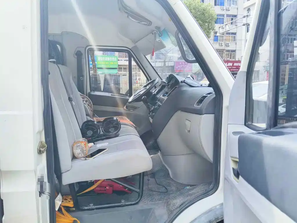 Iveco Bodhi 2019 2017 Model 2.5T Premium A37 Passenger Van Medium Roof 6-7 seater 47Z5
