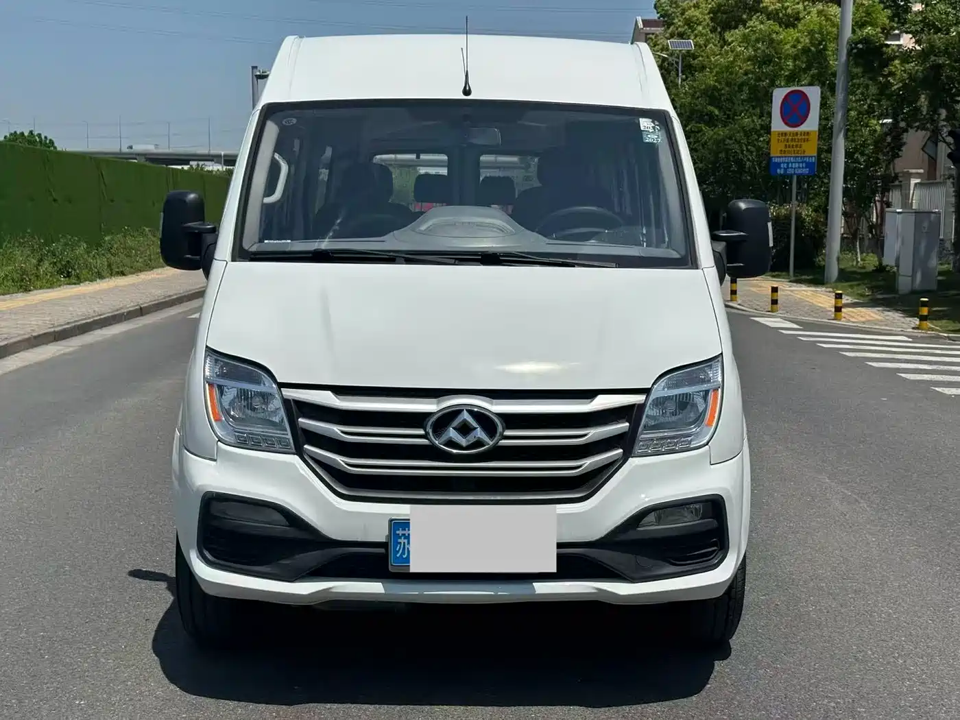 SAIC Maxus Xintu V80 2016 2.5T Manual Aoyun Tong China IV Long Wheelbase Medium Roof 7-seater фото 2