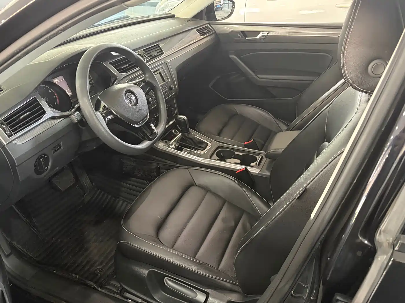 Volkswagen Passat 2017 280TSI DSG Prestige фото 7