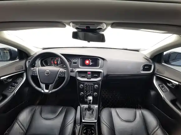 Volvo V40 2018 2019 T3 Momentum