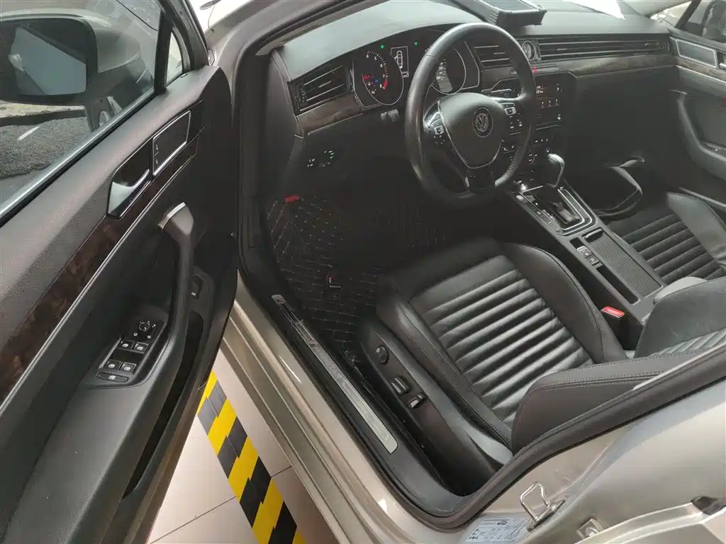 Volkswagen Magotan 2019 330TSI DSG Luxury Class China VI фото 16