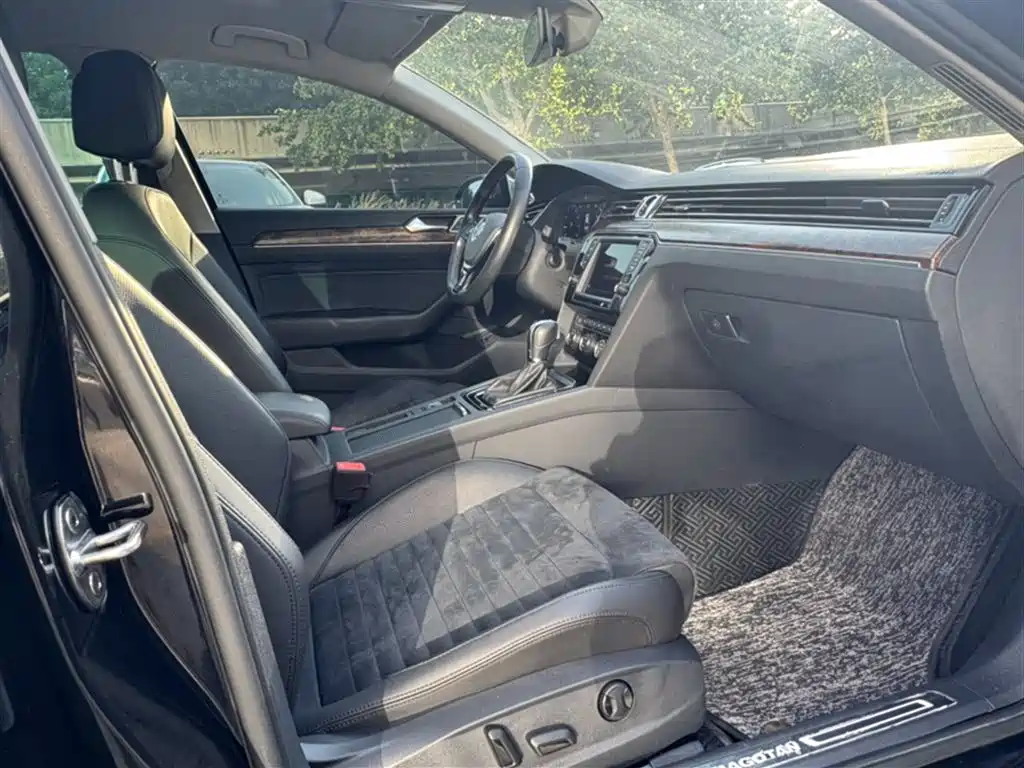 Volkswagen Magotan 2017 380TSI DSG Premium фото 3