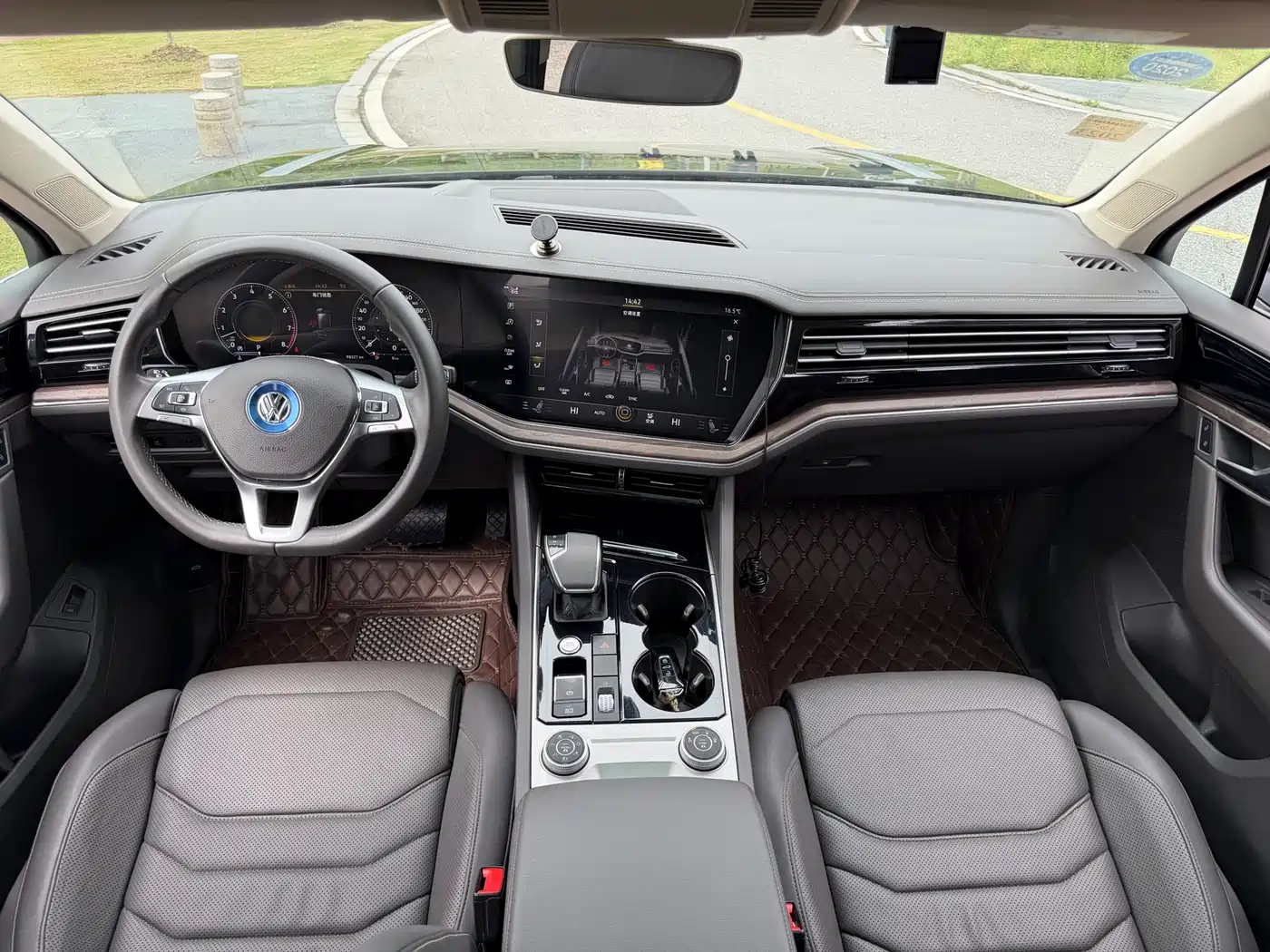 Volkswagen Touareg 2019 3.0TSI Sharp Edge Edition China VI фото 4