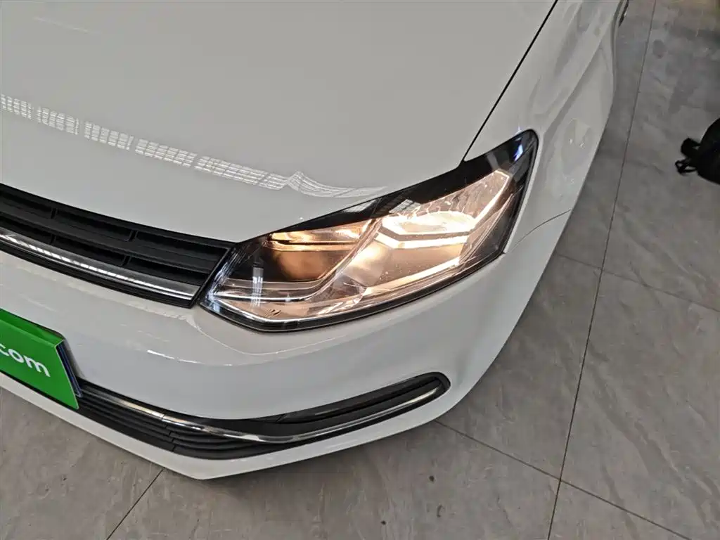 Volkswagen Polo 2014 1.6L Automatic Comfort Edition фото 24
