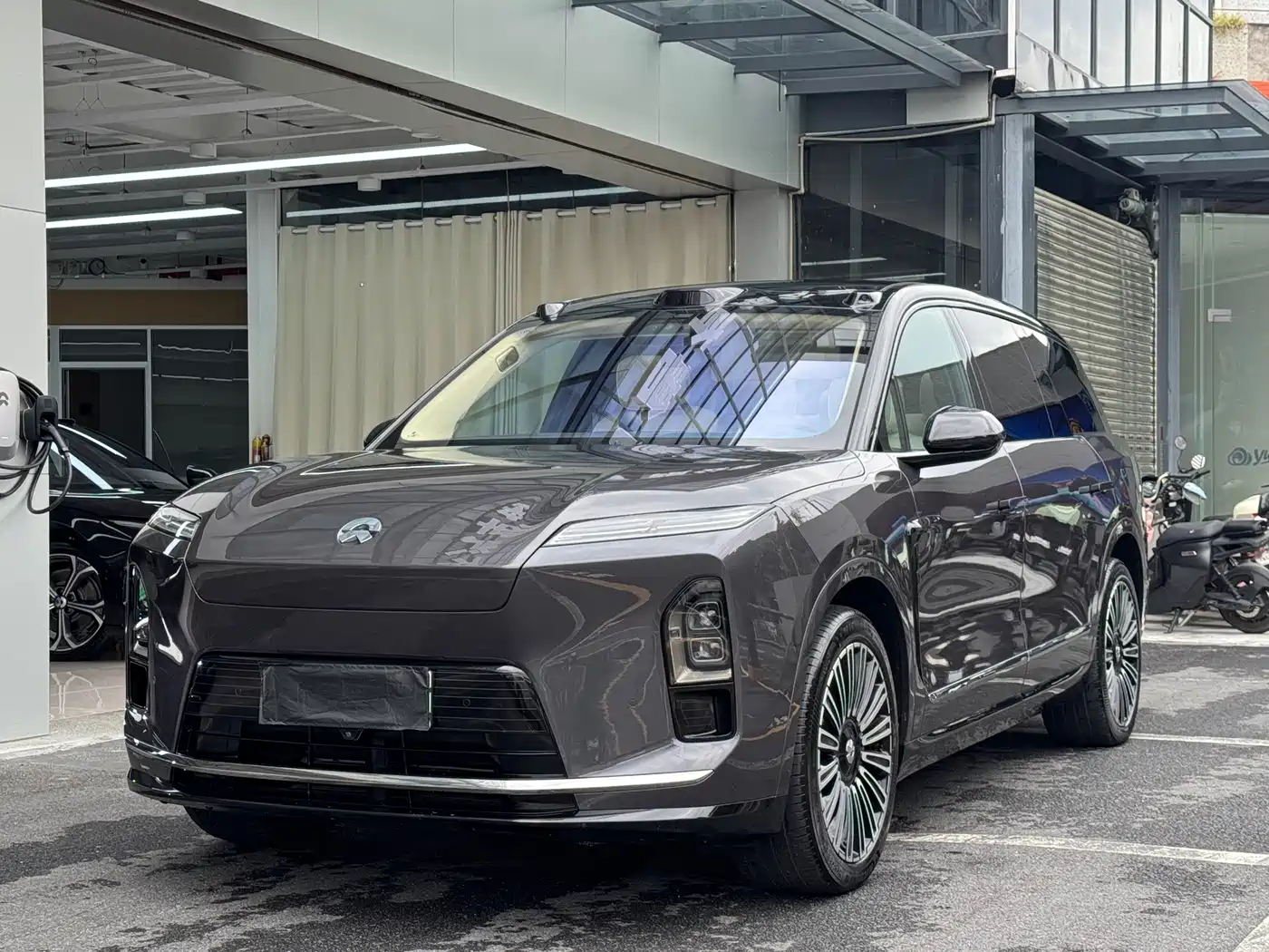 Фото 1 - NIO ES8