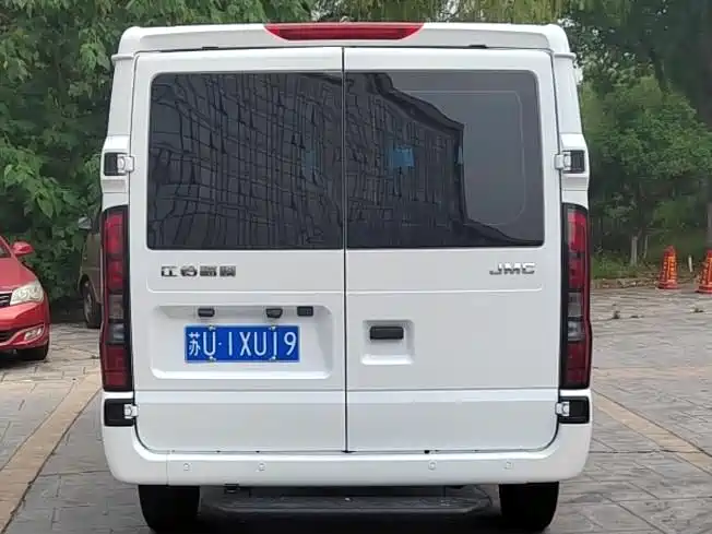 Jiangling JMC Fushun 2025 2025 Model 2.0T 6MT Diesel Medium Wheelbase Low Roof Commercial MPV 5/6 Seats