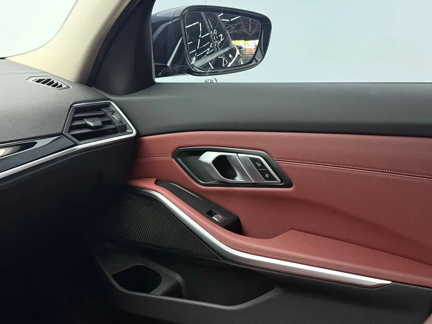 BMW 3 Series 2023 320Li M Sport Package фото 10
