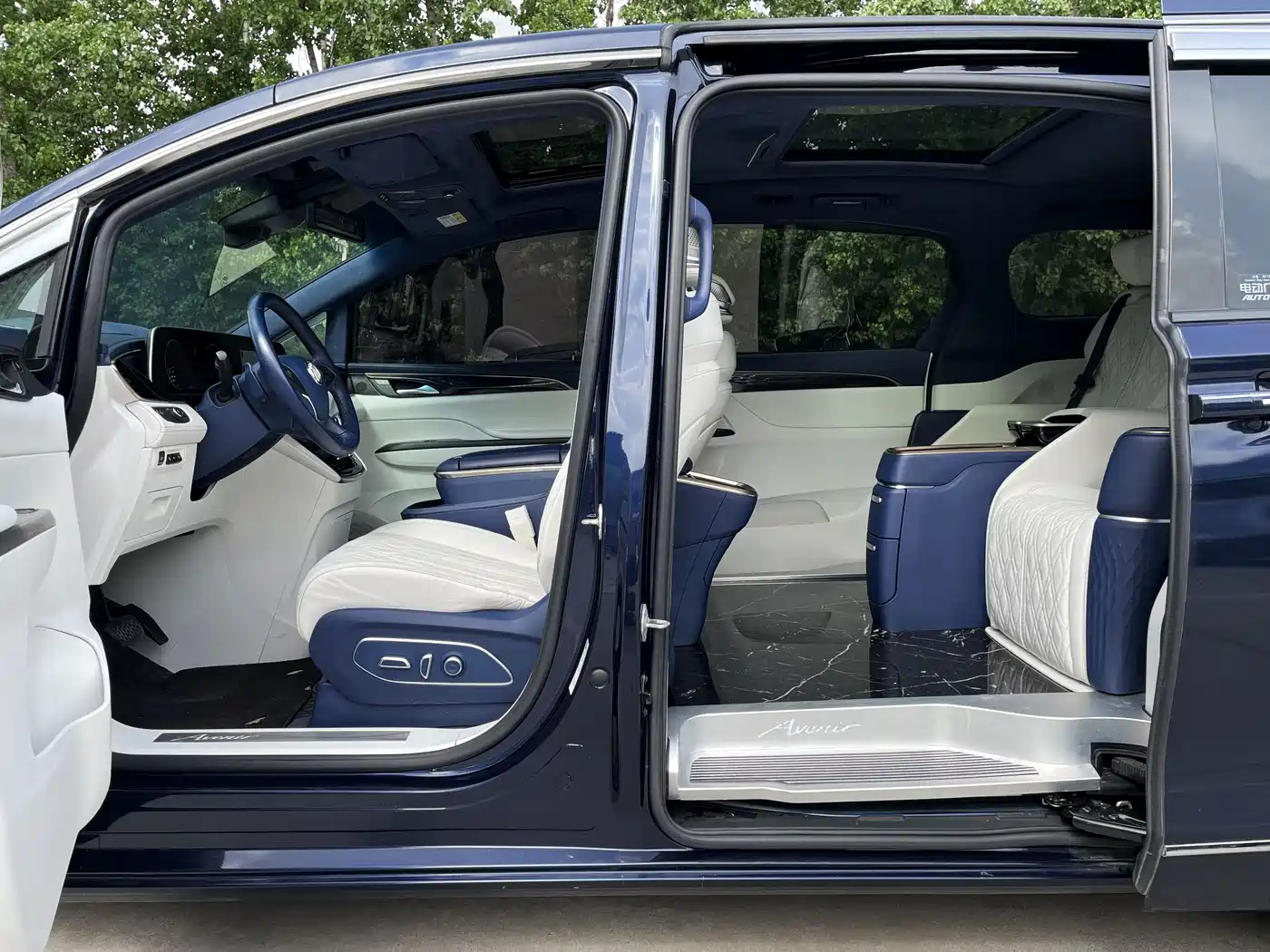 Buick GL8 2021 Avenir Aivia 4-Seater Prestige Edition фото 5