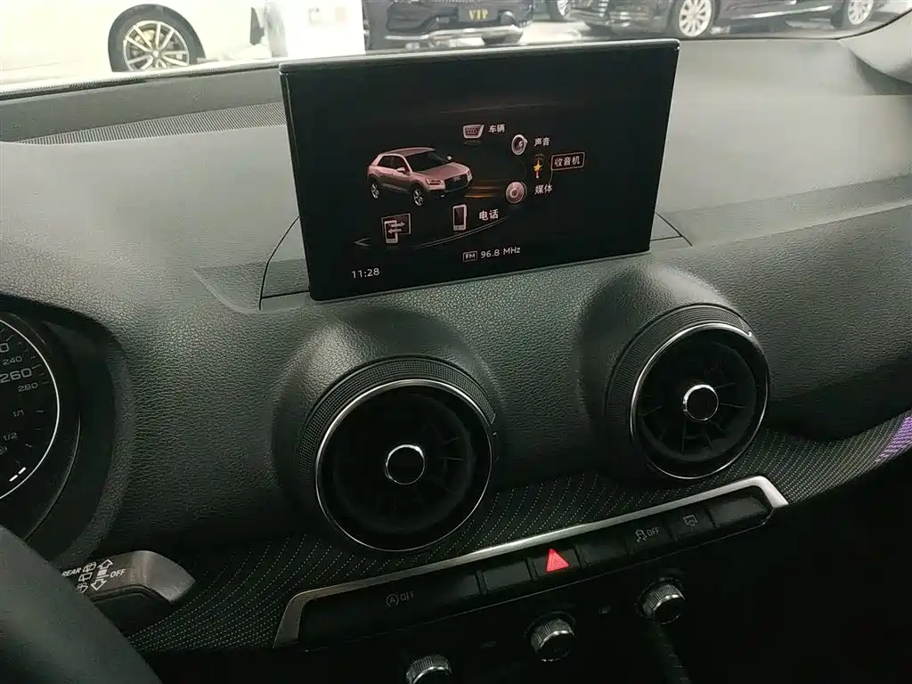 Audi Q2L 2018 35 TFSI Launch Exclusive Edition China VI фото 13