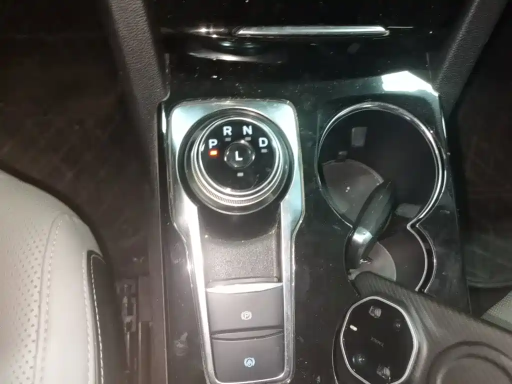 Photo 8 - Ford Escape