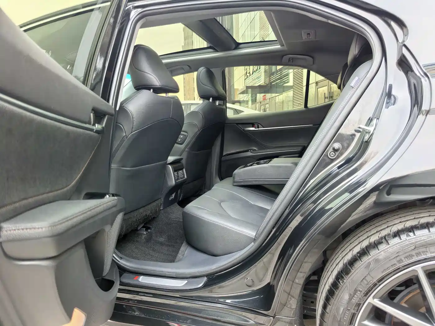 Toyota Camry 2023 2.5G Luxury Edition фото 15