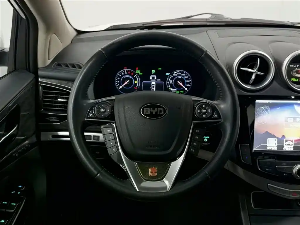 BYD Tang New Energy 2015 2.0T 4WD Flagship фото 11