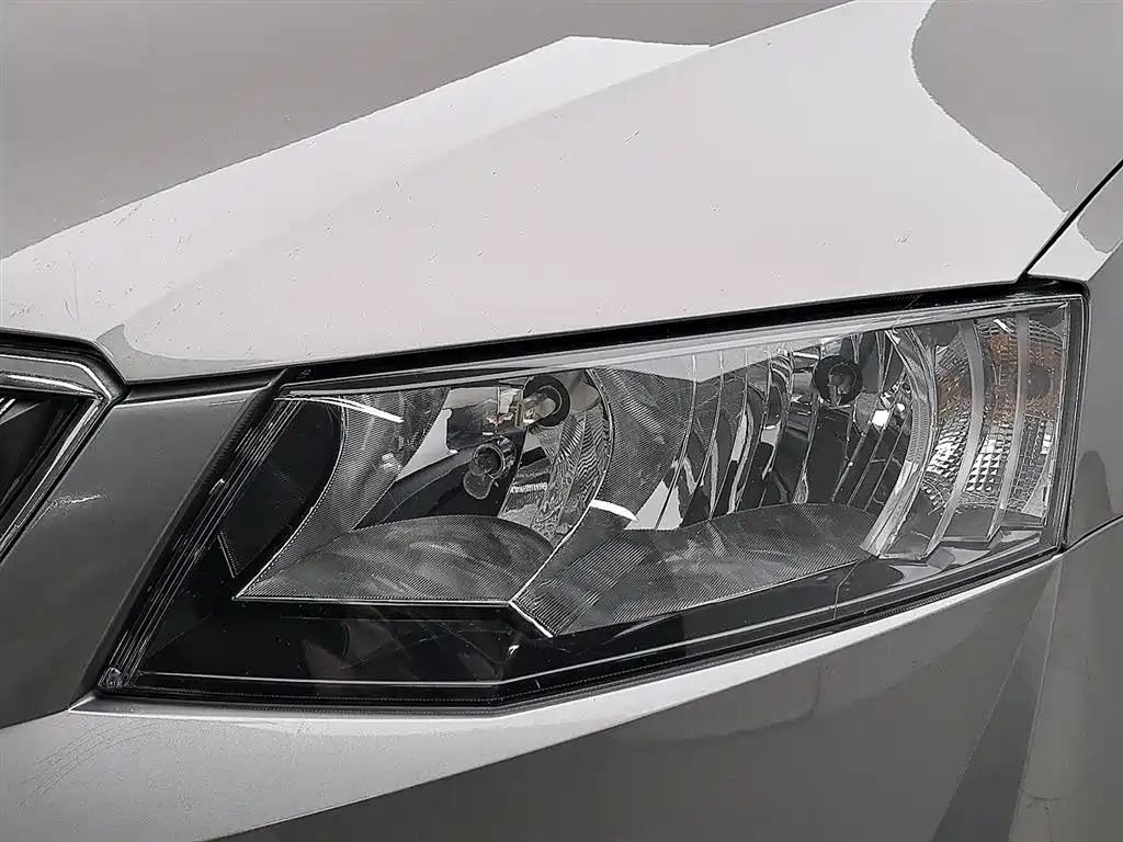 Škoda Octavia 2017 1.6L Automatic Pioneer Edition фото 7