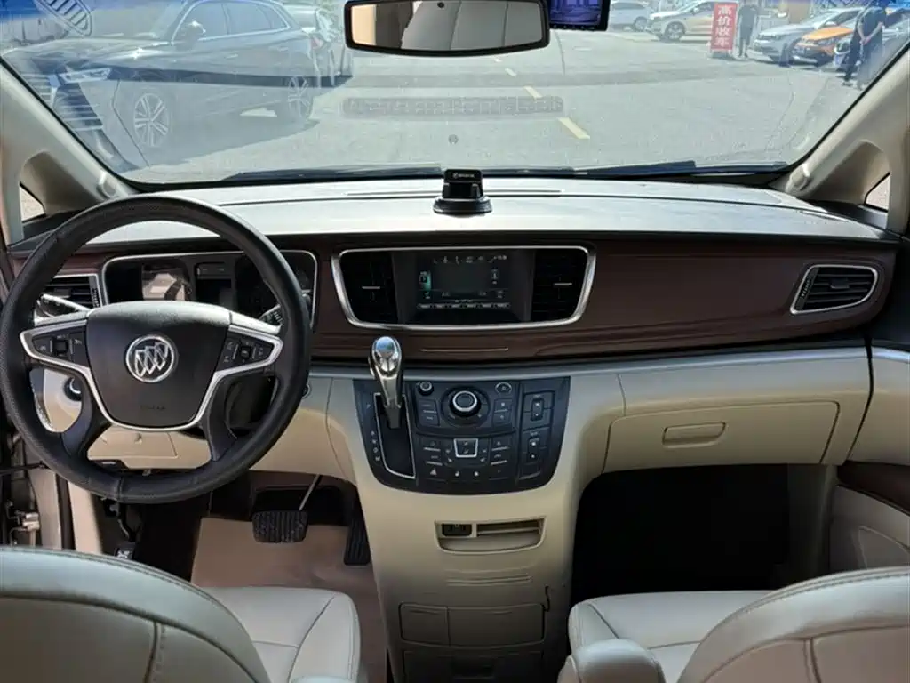 Buick GL8 2018 28T Premium Model China VI фото 3