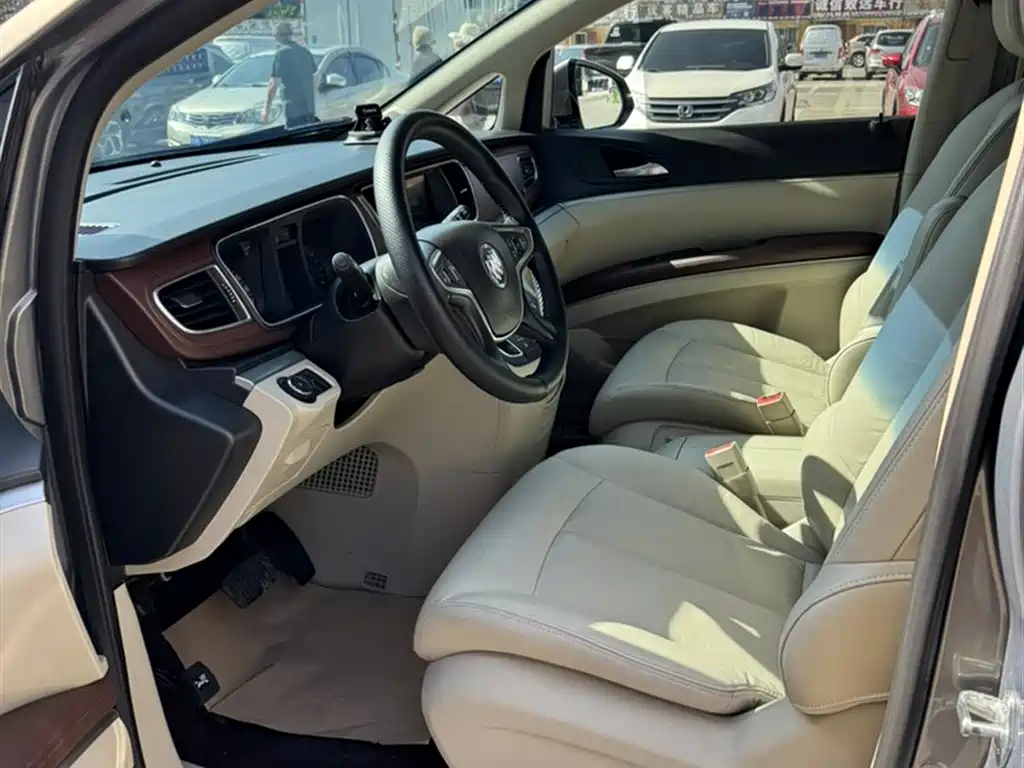Buick GL8 2018 28T Premium Model China VI фото 16