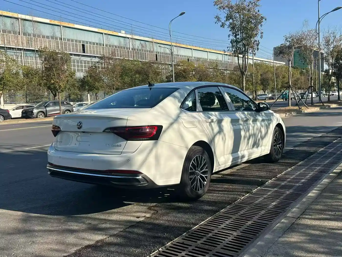 VOLKSWAGEN SAGITAR