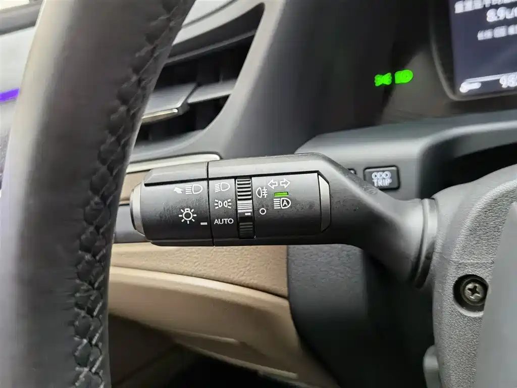 Lexus ES 2025 200 Ultimate Edition фото 21