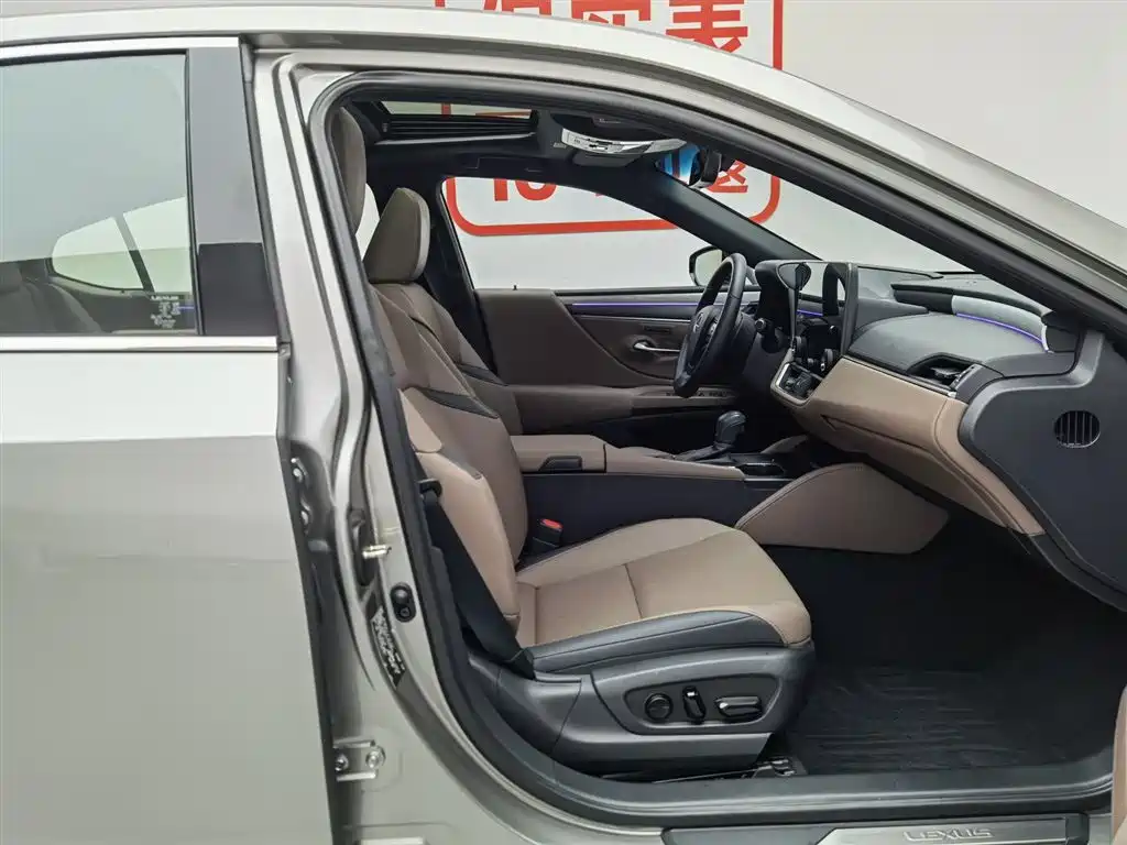 Lexus ES 2025 200 Ultimate Edition фото 23