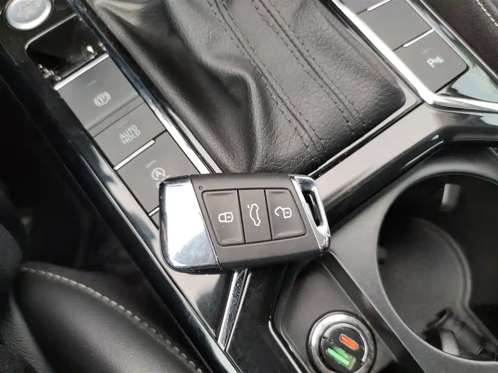 Volkswagen Passat 2022 330TSI Elite Edition фото 17