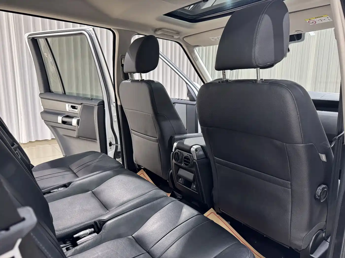 Land Rover Discovery 2015 3.0 SC V6 SE фото 9
