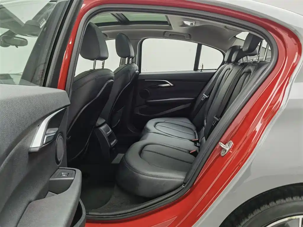 BMW 1 Series 2017 118i Sport фото 15