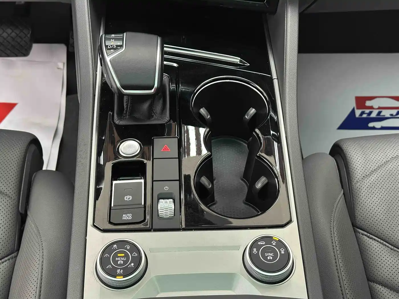 Volkswagen Touareg 2022 2.0TSI Rui Shang Edition фото 14