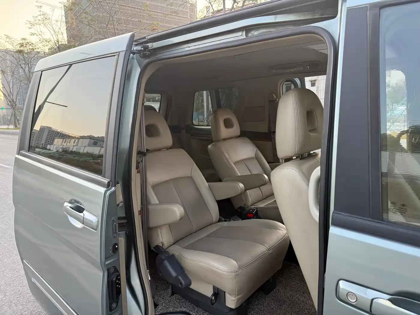 Dongfeng Yuxuan 2010 2009 2.5L Auto Luxury Edition