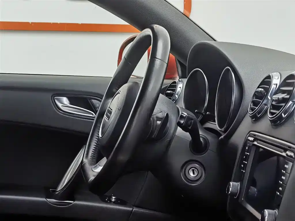 Audi TT 2011 TT Coupe 2.0TFSI фото 22