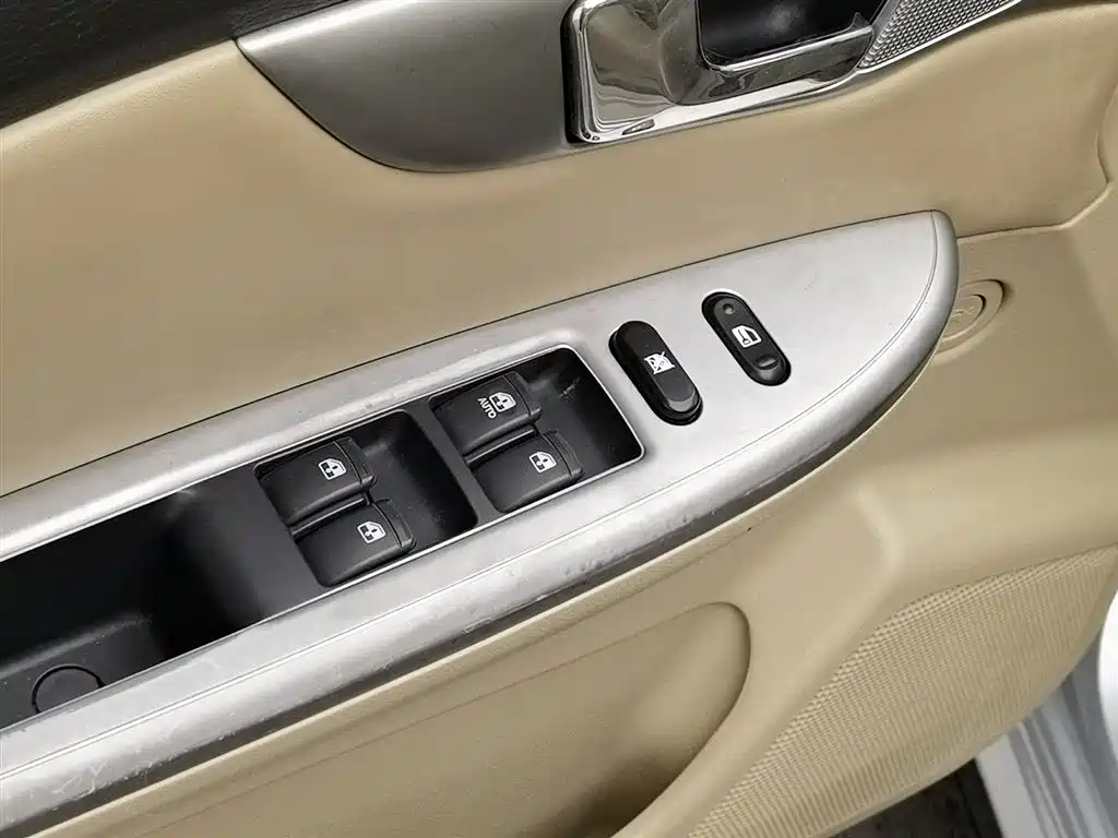 Buick Excelle 2011 1.6LX-AT фото 9