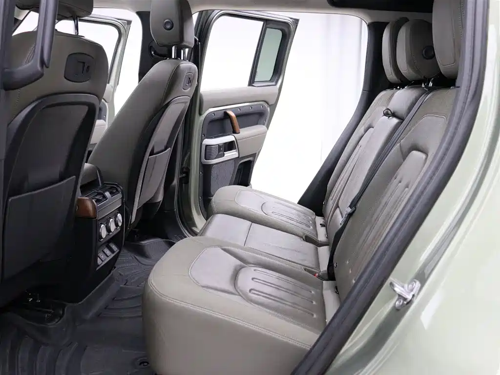 Land Rover Defender 2021 110 P400 SE фото 8