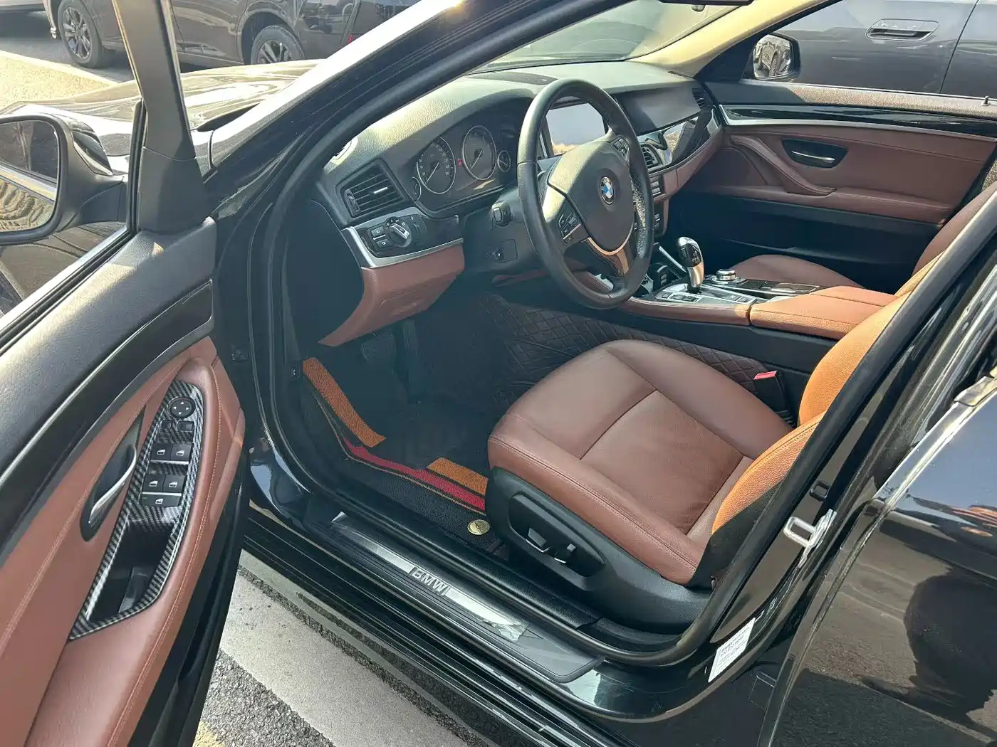 BMW 5 Series 2014 525Li Leading фото 6