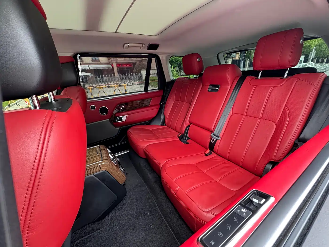 Land Rover Range Rover 2018 3.0 SC V6 Vogue Heritage Extended Edition фото 12