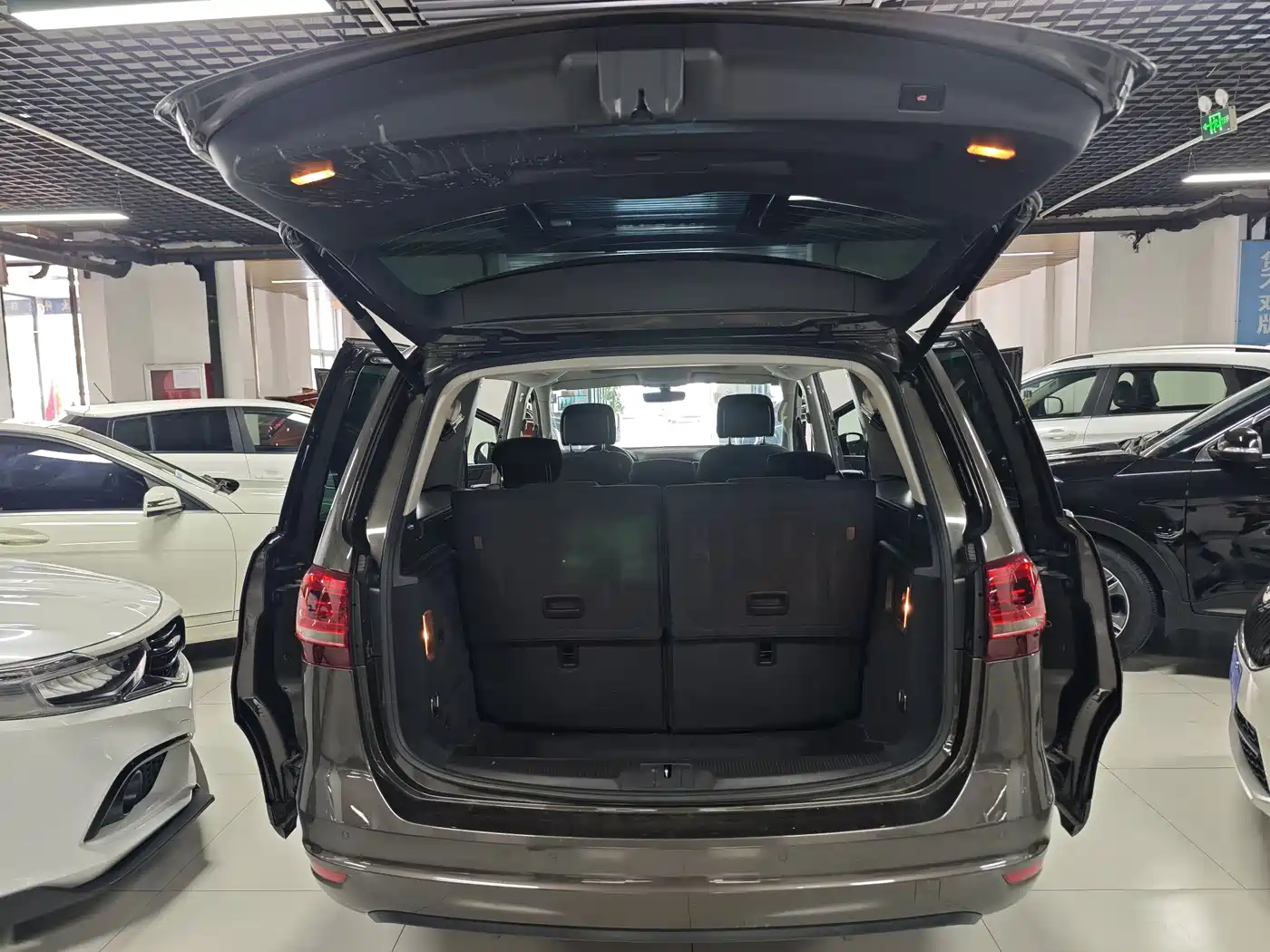 Volkswagen Sharan 2018 380TSI Comfort 7-Seater фото 5