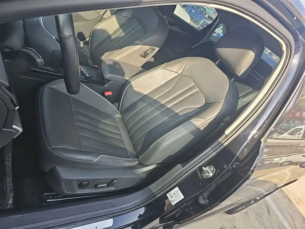 Volkswagen Passat 2023 Facelift 330TSI Elite Edition фото 15