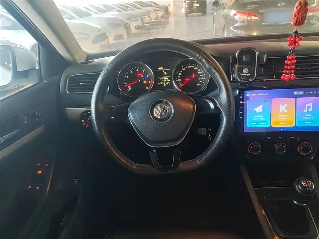 Volkswagen Sagitar 2015 1.6L Manual Comfort фото 11