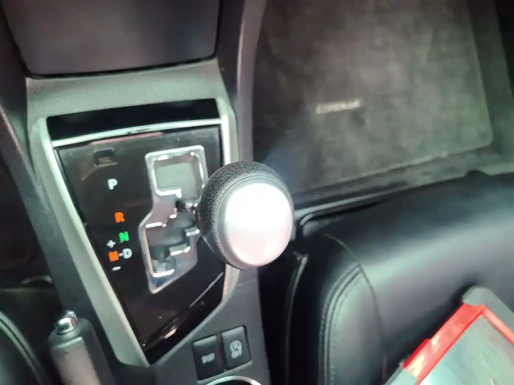 Toyota Corolla 2017 Facelift 1.2T S-CVT GL фото 8
