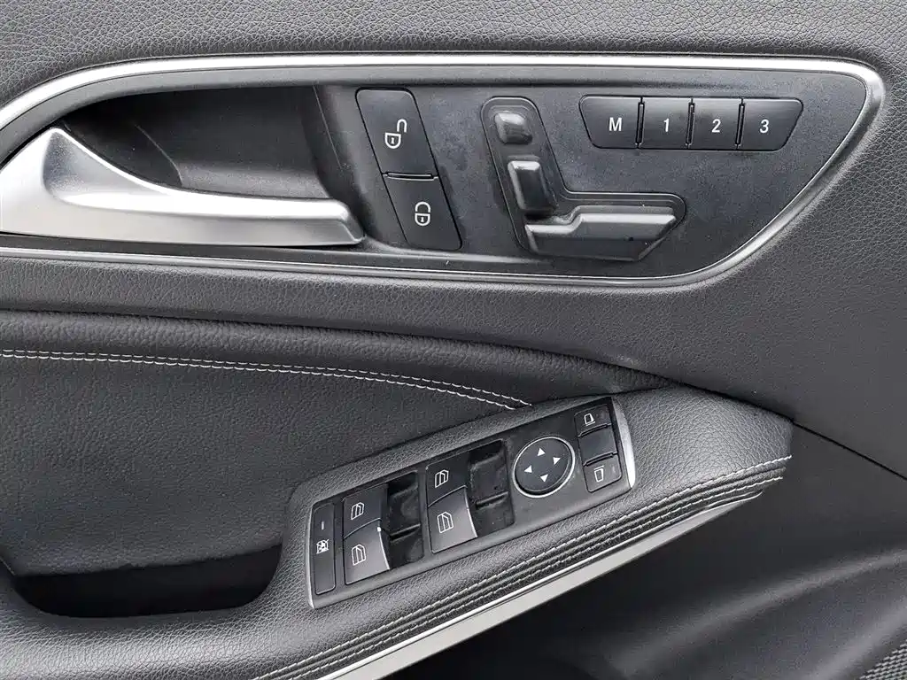 Mercedes-Benz GLA 2016 GLA 200 Dynamic фото 9