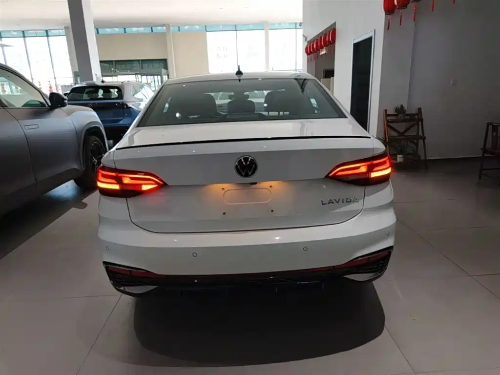 Volkswagen Lavida 2024 Model 300TSI DSG Starlight Leading Edition фото 6