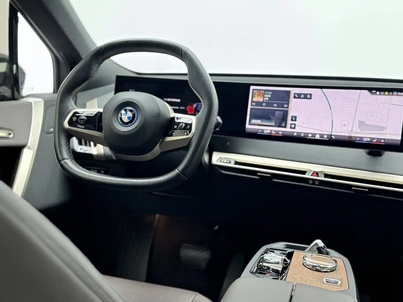 BMW iX 2023 Facelift xDrive40 фото 23