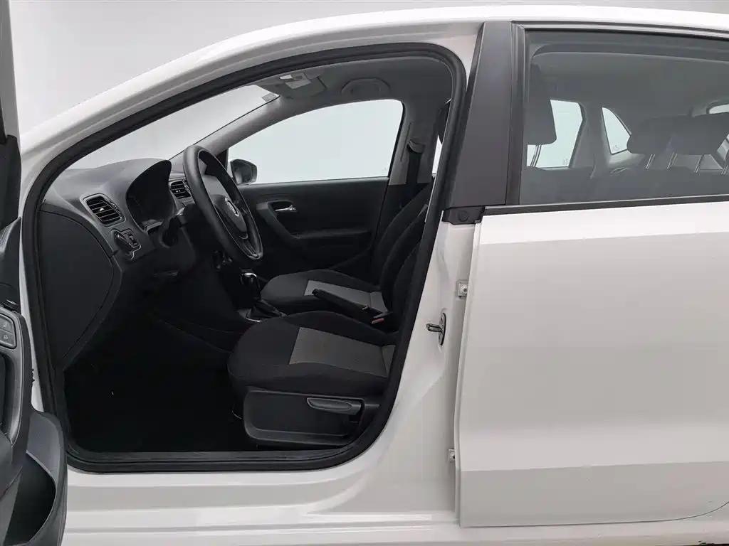 Volkswagen Polo 2016 1.4L Automatic Trend фото 10