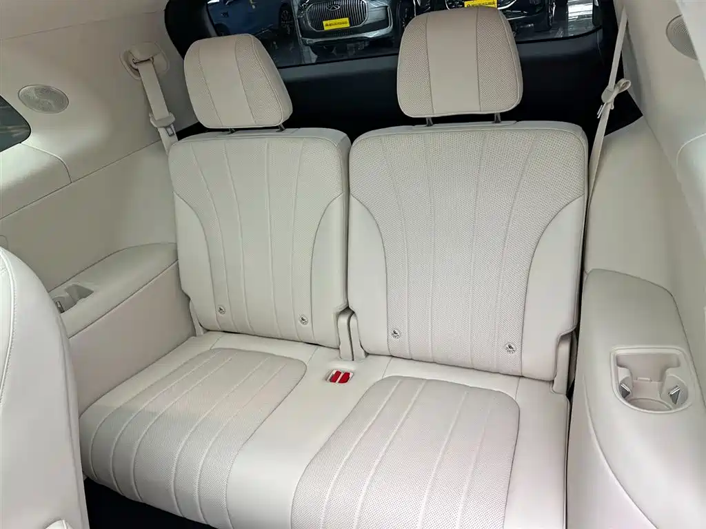 AITO Wenjie AITO M8 2025 Model Extended Range Max+ Edition 53.4kWh 6-Seater фото 15