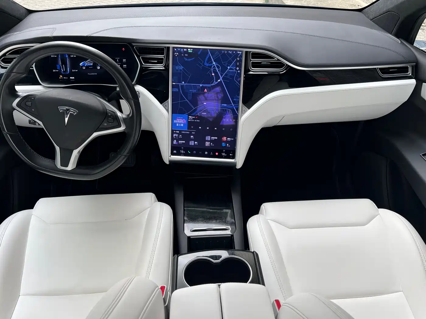 TESLA MODEL X
