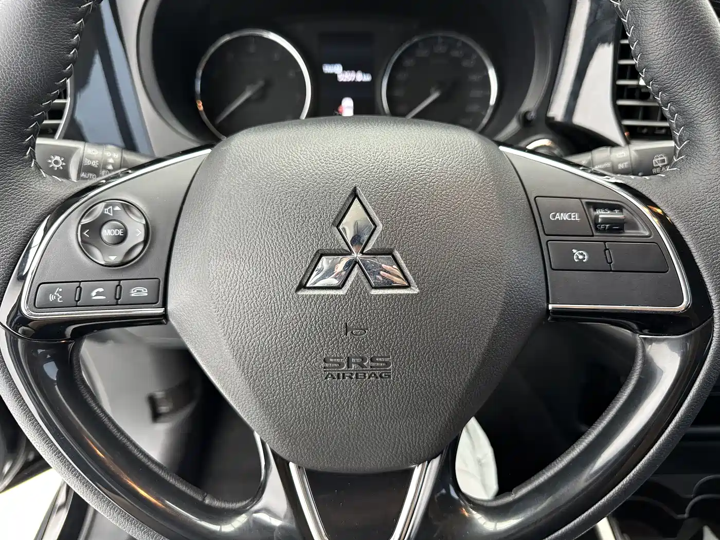 Mitsubishi Outlander 2021 Facelift 2.0L 2WD Premium Edition 5-Seater фото 14